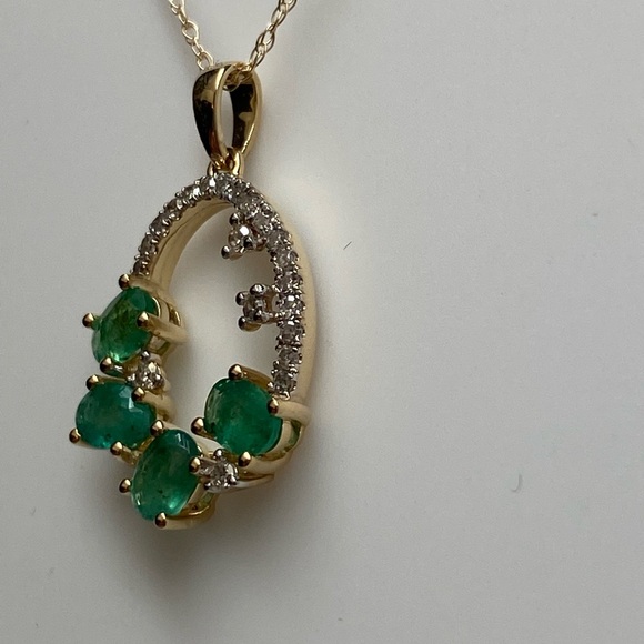 10k Yellow Gold Natural Emerald and Diamond Cluster Pendant with Chain NEW - Picture 14 of 16